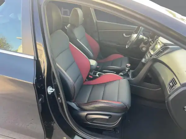 HYUNDAI I30 (10/15)