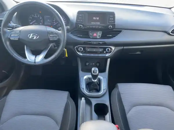 HYUNDAI I30 (8/15)