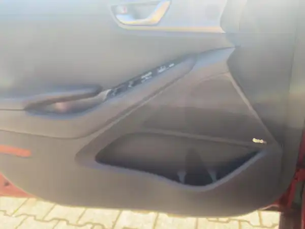 HYUNDAI IONIQ (14/15)