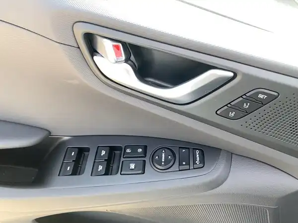 HYUNDAI IONIQ (14/15)