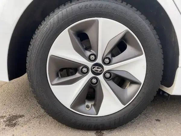 HYUNDAI IONIQ (7/15)