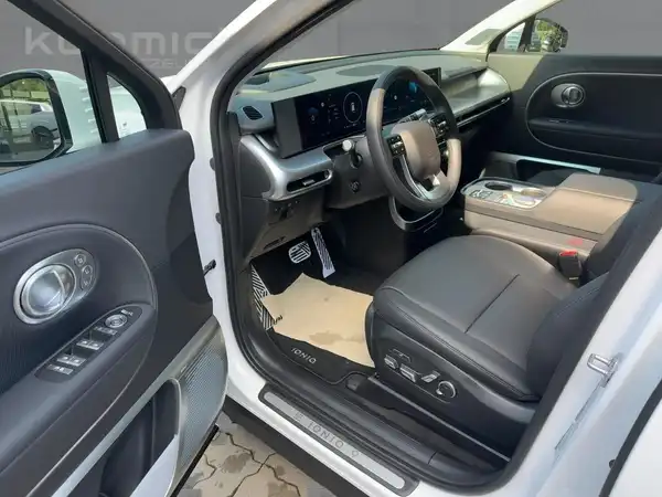 HYUNDAI IONIQ 9 (8/10)