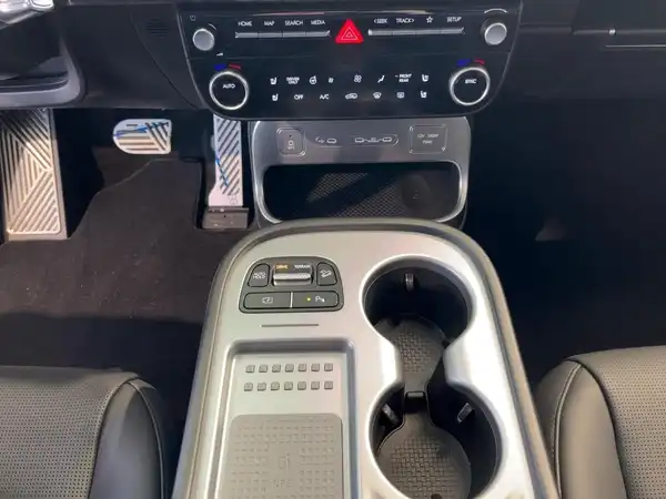 HYUNDAI IONIQ 9 (14/15)