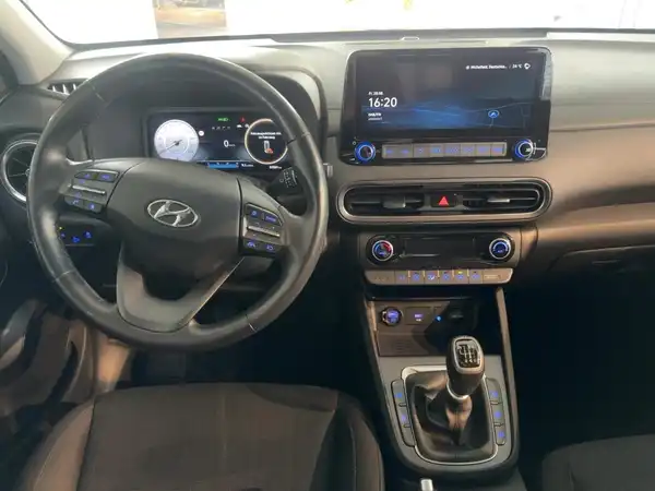 HYUNDAI KONA (8/15)