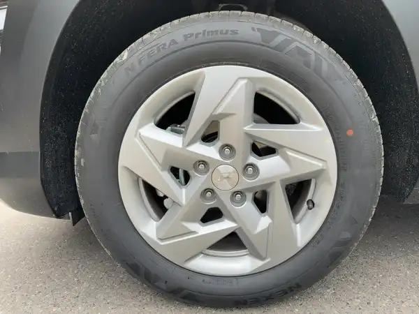HYUNDAI KONA TREND (6/15)