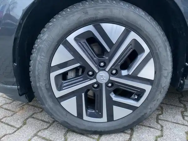 HYUNDAI KONA ELEKTRO (7/15)