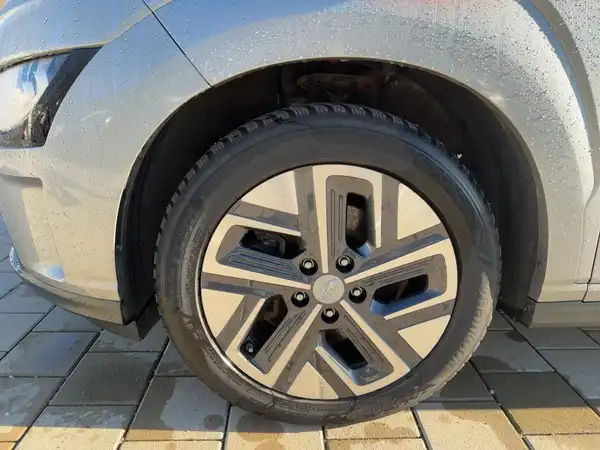 HYUNDAI KONA TREND (7/15)