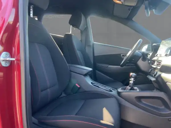 HYUNDAI KONA (10/15)