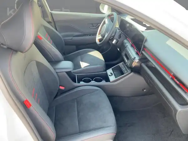 HYUNDAI KONA (11/15)