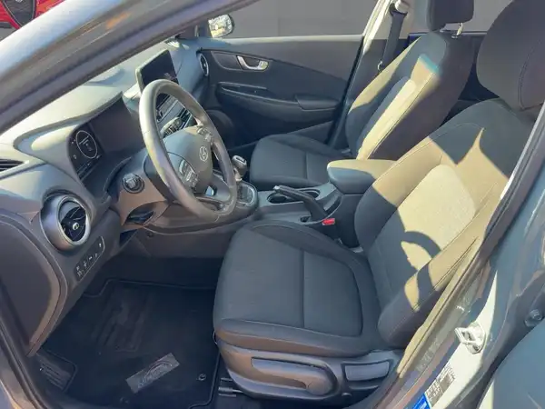 HYUNDAI KONA (11/15)