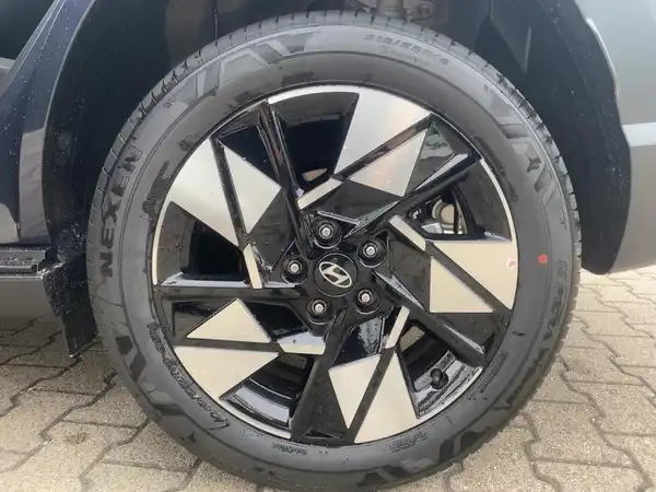 HYUNDAI KONA TREND (7/15)