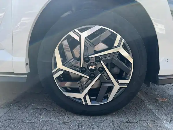HYUNDAI KONA (7/14)