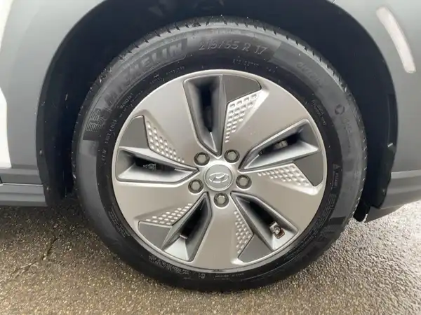 HYUNDAI KONA ELEKTRO (7/15)