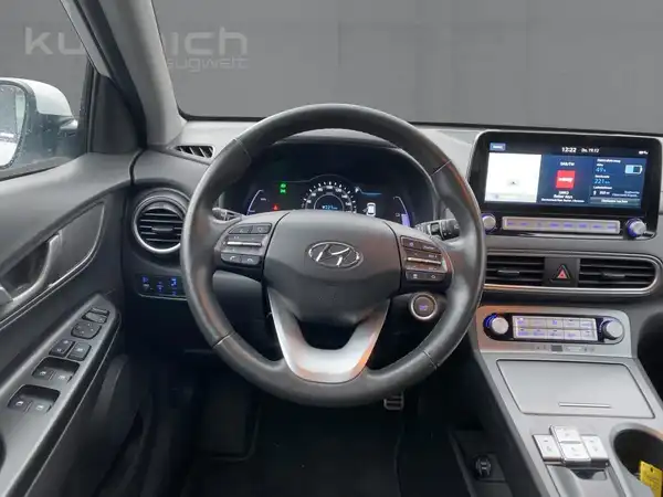 HYUNDAI KONA ELEKTRO (9/15)