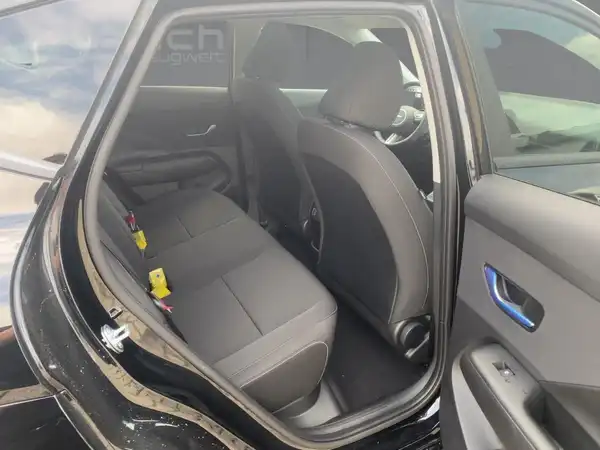 HYUNDAI KONA EV (12/15)