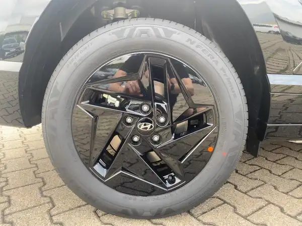 HYUNDAI KONA EV (7/15)