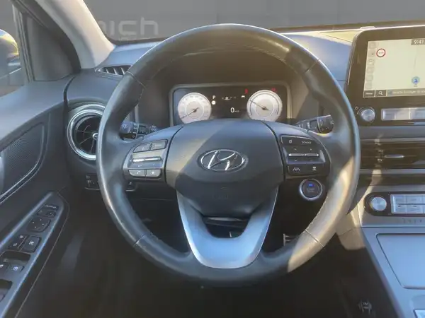 HYUNDAI KONA TREND (9/15)