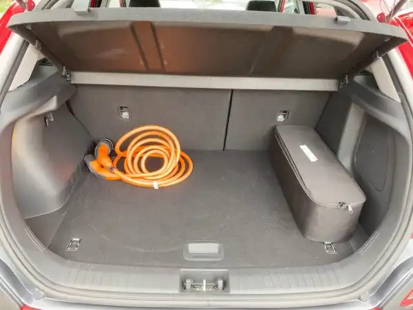 HYUNDAI KONA ELEKTRO (13/15)