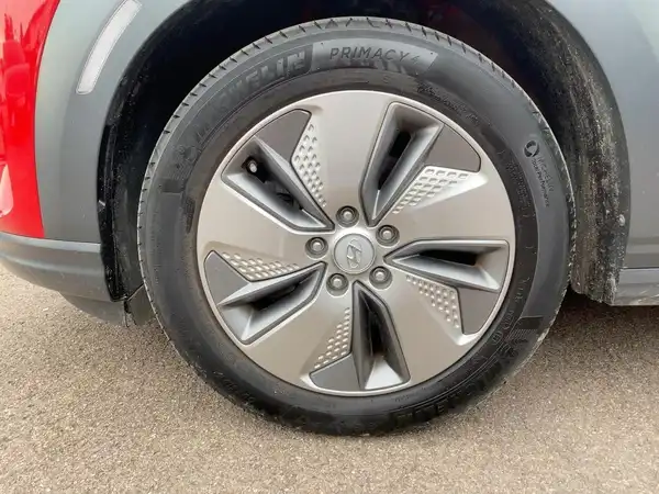 HYUNDAI KONA ELEKTRO (7/15)