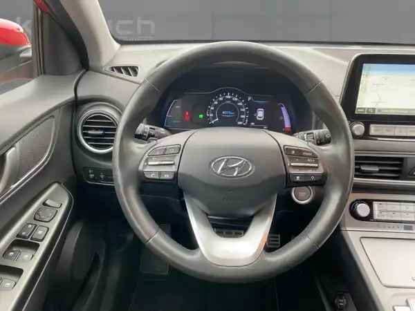 HYUNDAI KONA ELEKTRO (9/15)