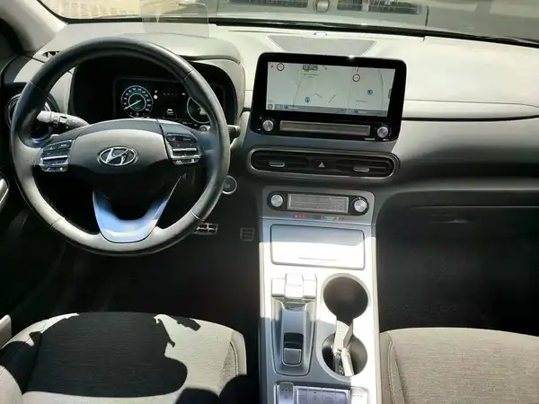 HYUNDAI KONA TREND (8/15)
