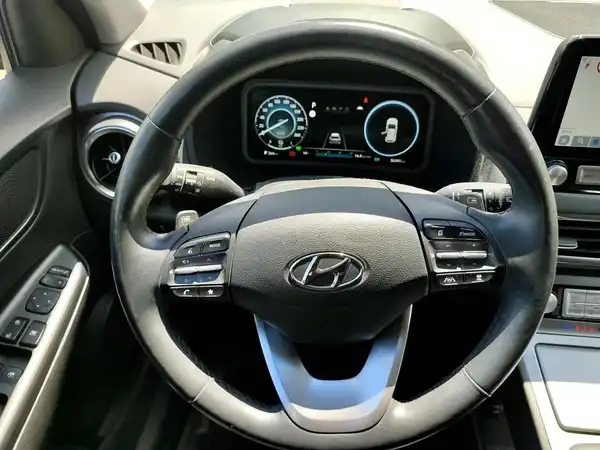 HYUNDAI KONA TREND (9/15)