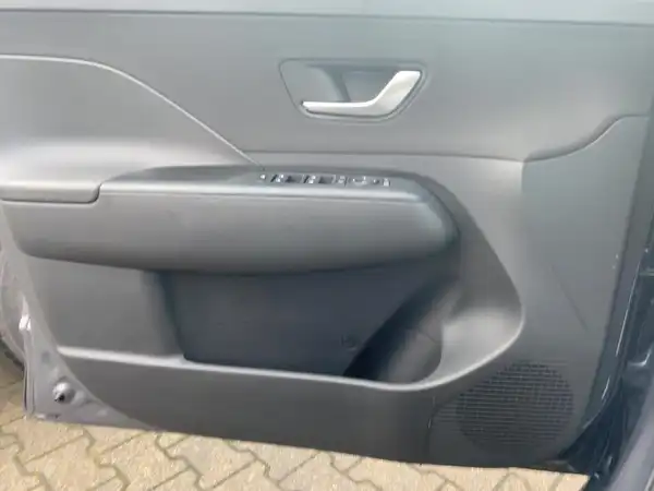 HYUNDAI KONA TREND (14/15)