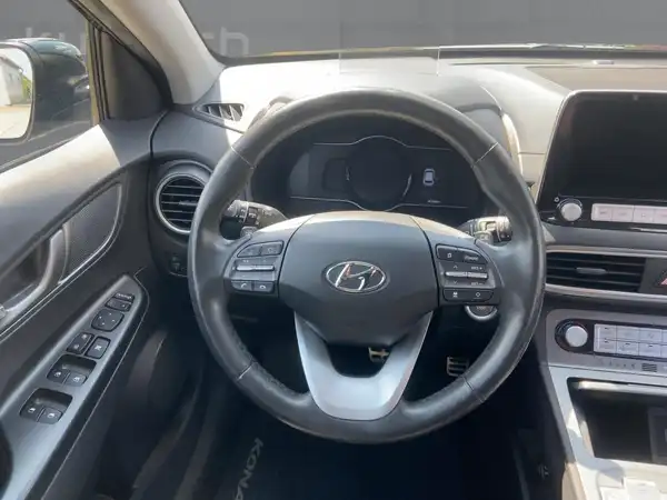 HYUNDAI KONA TREND (9/15)