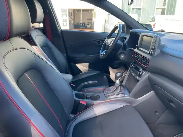 HYUNDAI KONA (11/14)