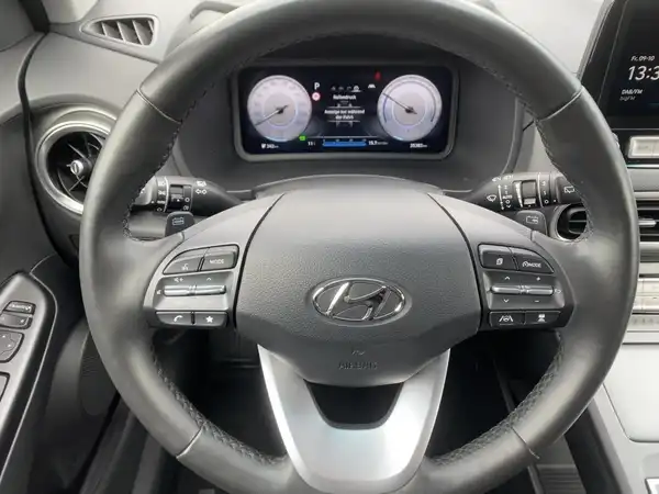 HYUNDAI KONA TREND (9/15)