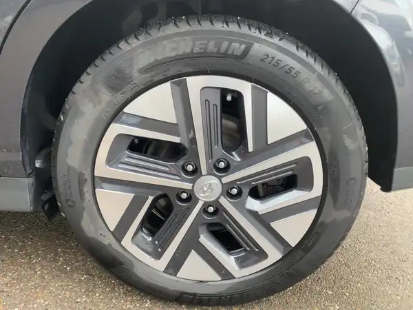 HYUNDAI KONA ELEKTRO (7/15)