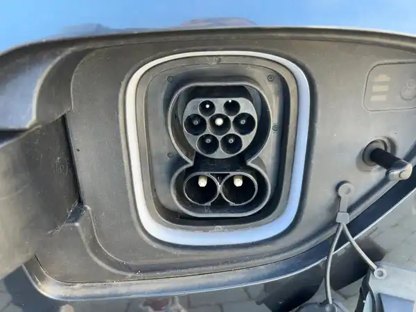 HYUNDAI KONA ELEKTRO (13/14)