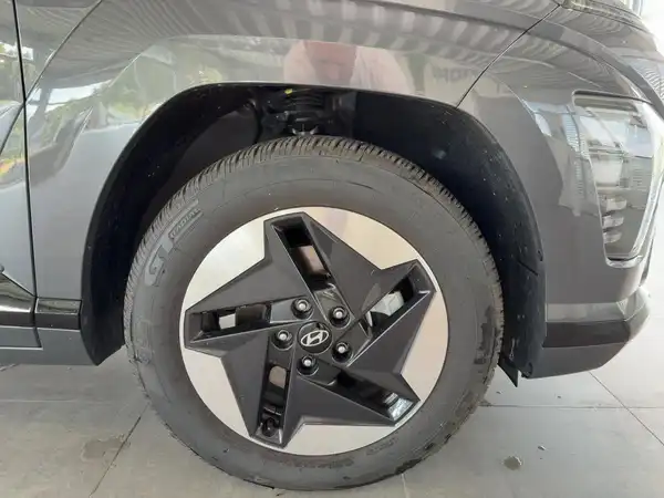 HYUNDAI KONA TREND (7/14)