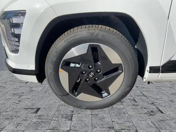 HYUNDAI KONA EV (7/15)