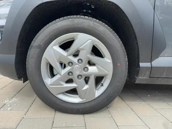 HYUNDAI KONA TREND (7/14)