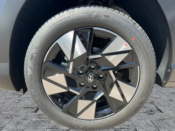 HYUNDAI KONA TREND (7/13)