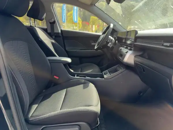 HYUNDAI KONA TREND (11/14)
