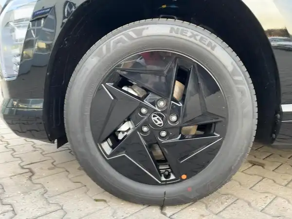 HYUNDAI KONA TREND (7/15)