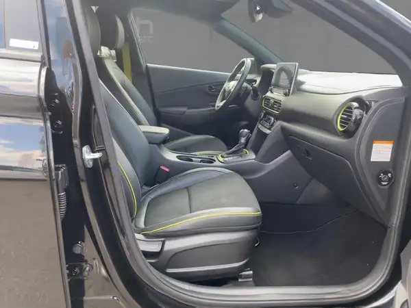 HYUNDAI KONA (11/15)