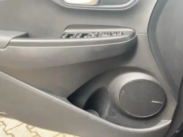 HYUNDAI KONA ELEKTRO (14/15)
