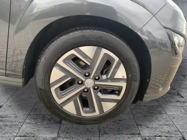 HYUNDAI KONA ELEKTRO (7/15)