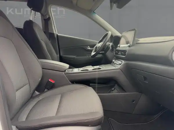 HYUNDAI KONA TREND (11/15)