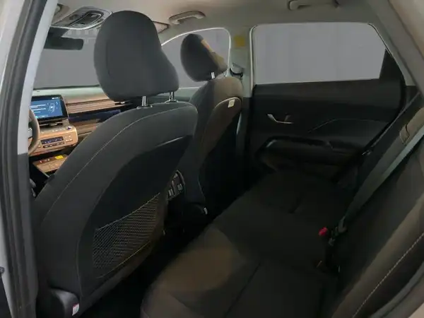 HYUNDAI KONA (12/15)
