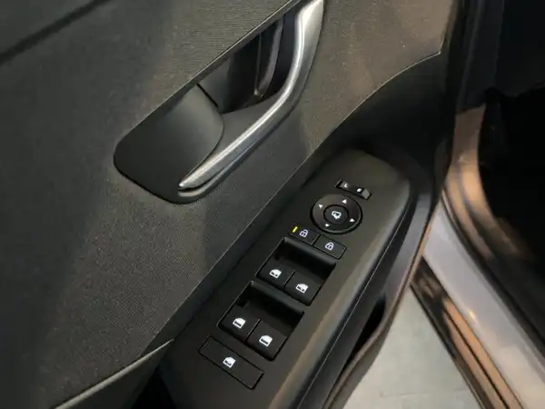 HYUNDAI KONA (14/15)
