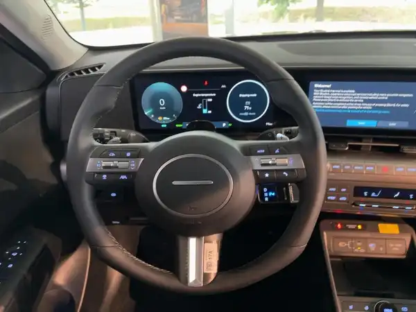 HYUNDAI KONA (9/15)