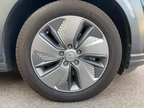 HYUNDAI KONA ELEKTRO (7/15)