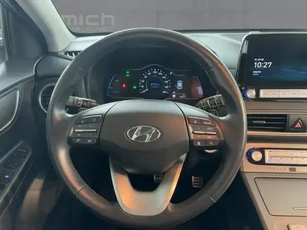 HYUNDAI KONA ELEKTRO (9/15)