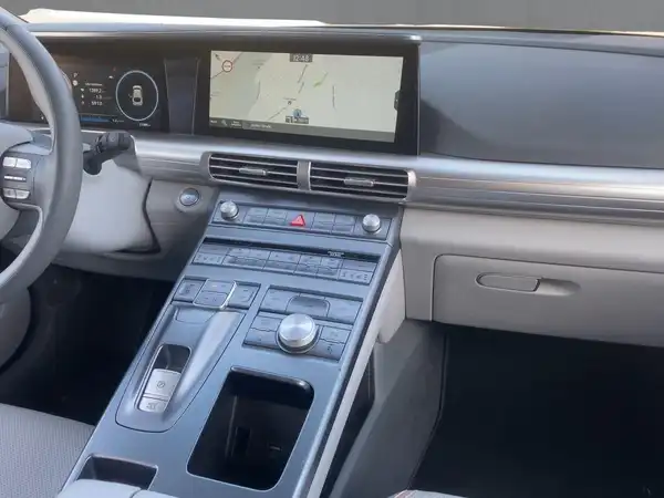 HYUNDAI NEXO (10/15)
