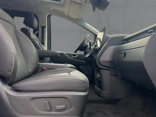 HYUNDAI STARIA (11/15)