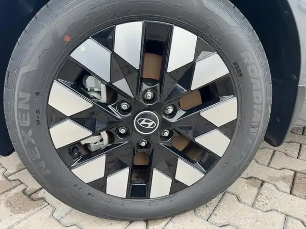 HYUNDAI STARIA (7/15)
